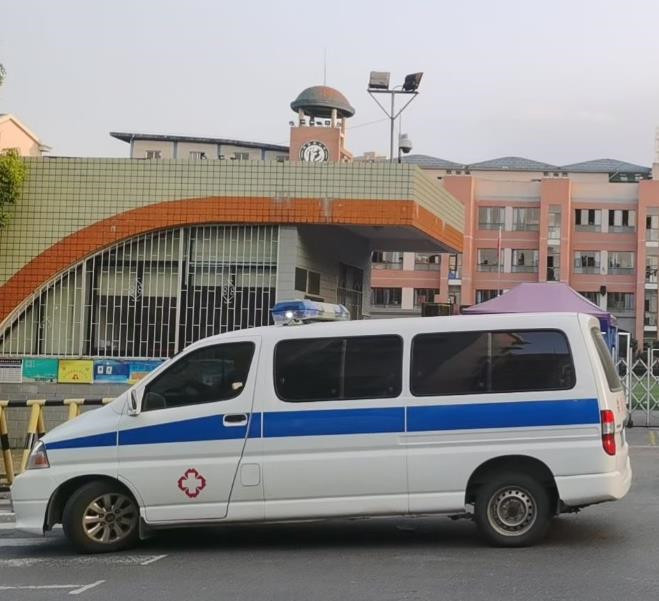 西峰救护车出租护送骨折病人一公里多少钱